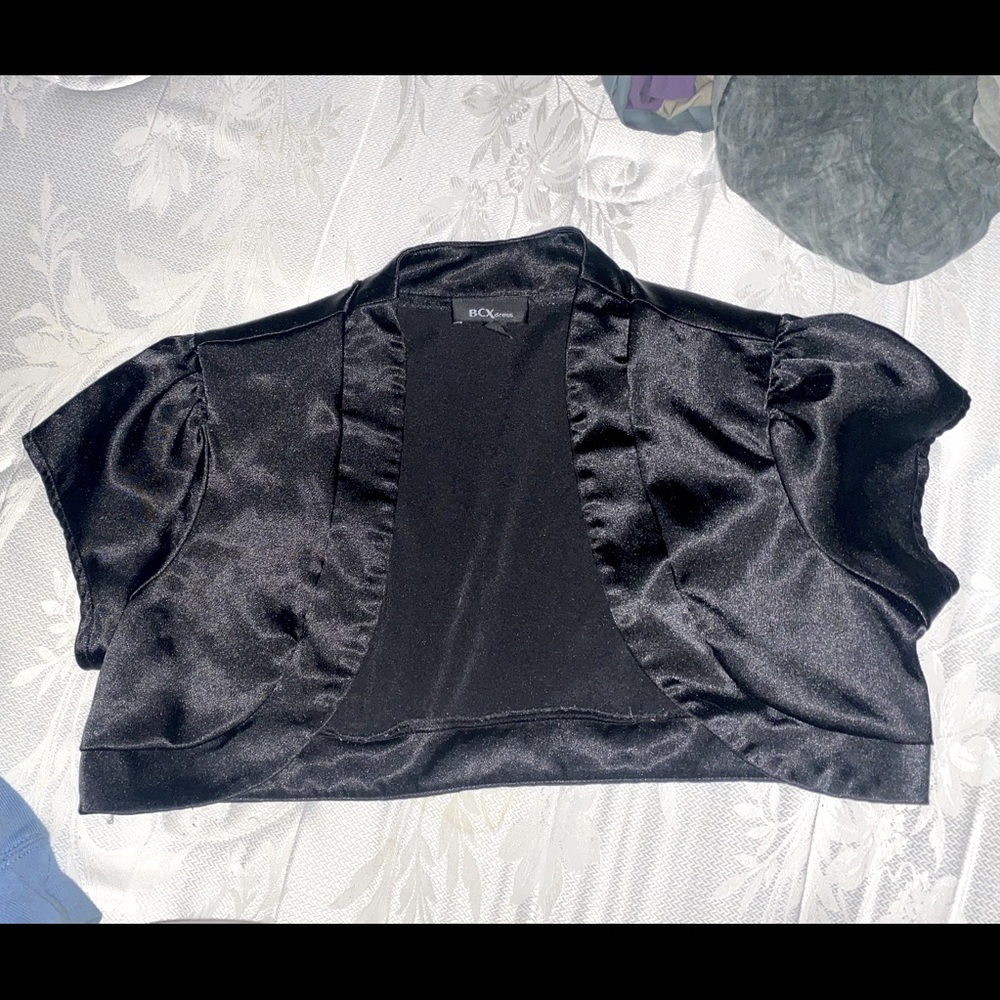 Cropped Short sleeve Shrug